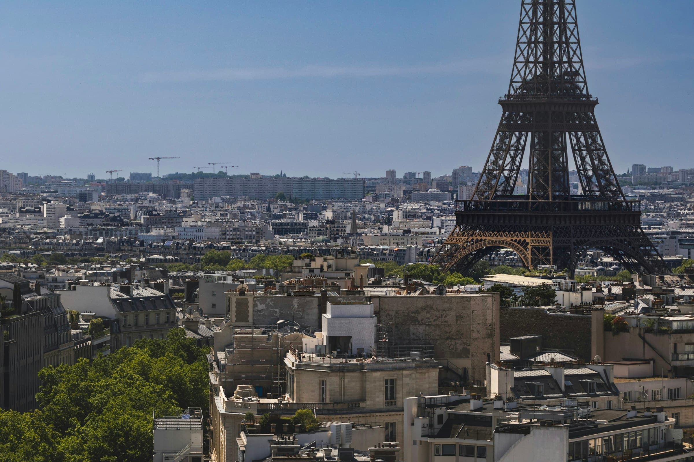Paris Eyfel Kulesi ve şehir manzarası